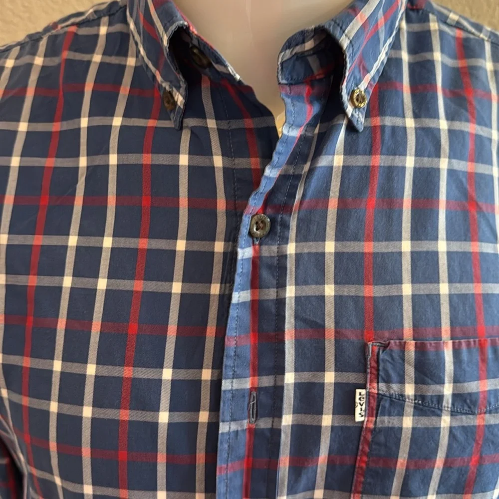 Levi’s Men's Blue Plaid‎ Shirt size Medium